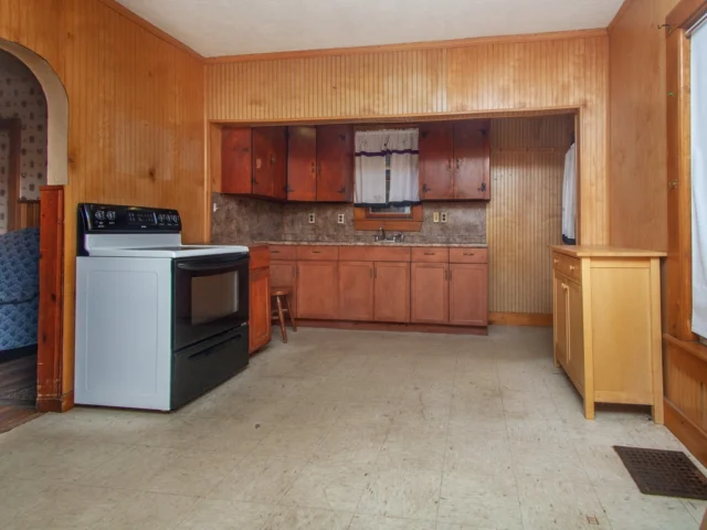 23 Locust St, Reading MA 01867 - Preview 9